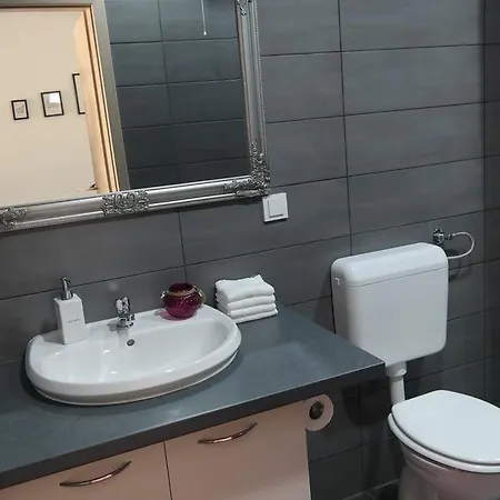 アパート Hedona プーラ